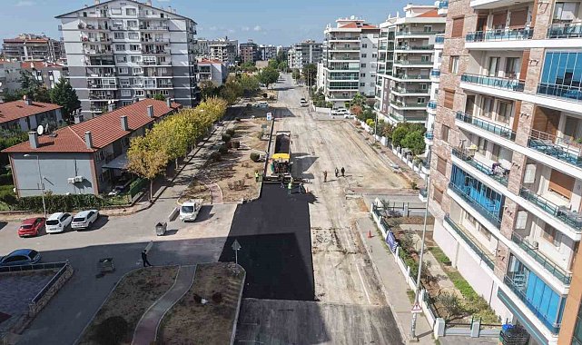 Ataşehir ve Harmandalı'da yollar asfaltlanıyor