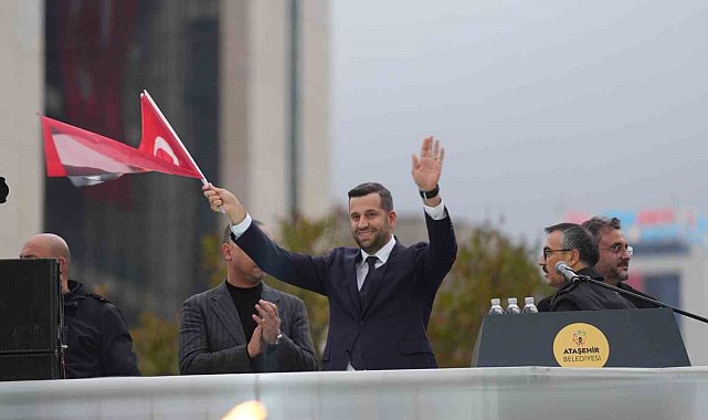 Ataşehir'de 29 Ekim coşkuyla kutlandı: "Ülkemizi Cumhuriyet'e yakışır şekilde ileri taşımaya devam edeceğiz"