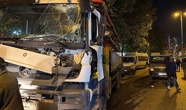 Avcılar'da el freni çekilmeyen beton pompası dehşet saçtı: 7 araç hasar aldı