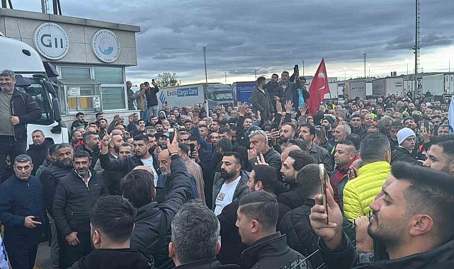 Avrupa'ya açılan sınır kapısında kontak kapattılar