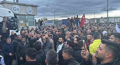 Avrupa'ya açılan sınır kapısında kontak kapattılar