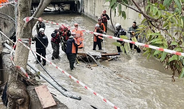 Ayazağa'da sel felaketi sonucu kaybolan 3 kişiyi arama kurtarma çalışmaları sürüyor