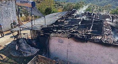 Aydın'da çıkan yangında bir ev küle döndü
