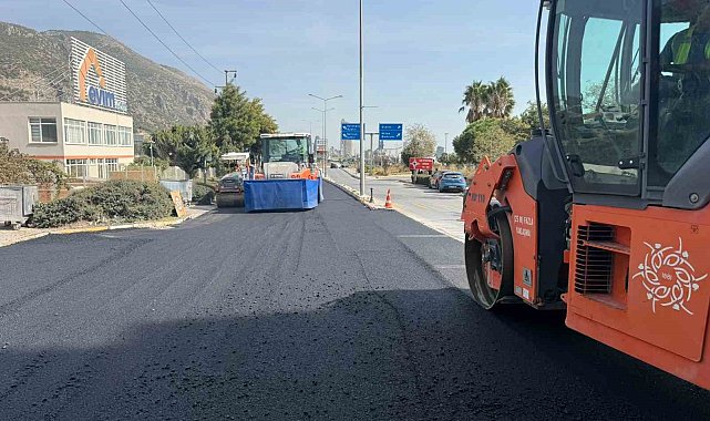 Aydın'ın 17 ilçesinde yol çalışmaları eş zamanlı sürüyor