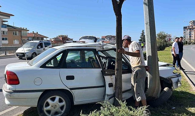 Aydınlatma direğine çarpan otomobilin sürücüsü kaçtı: 1 yaralı