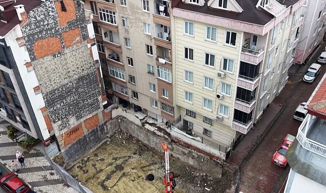 Bahçelievler'de zemininde çökme olan binalar dronla havadan görüntülendi