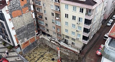 Bahçelievler'de zemininde çökme olan binalar dronla havadan görüntülendi