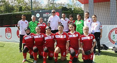 Bakan Bak'tan, Türkiye B1 Kadınlar Görme Engelliler Futbol Milli Takımı'na tebrik