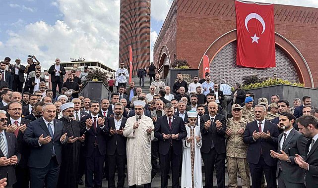 Bakan Çiftçi, Batman'da Kardeşlik Külliyesi Camisi'nin açılışına katıldı