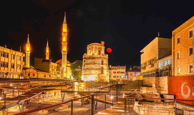 Bakan Ersoy, Edirne'nin tarihe açılan kulesini inceledi