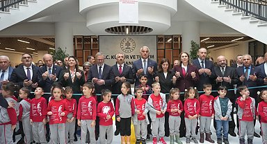 Bakan Ersoy'dan 160 bin kitap kapasiteli dev kütüphane açılışı