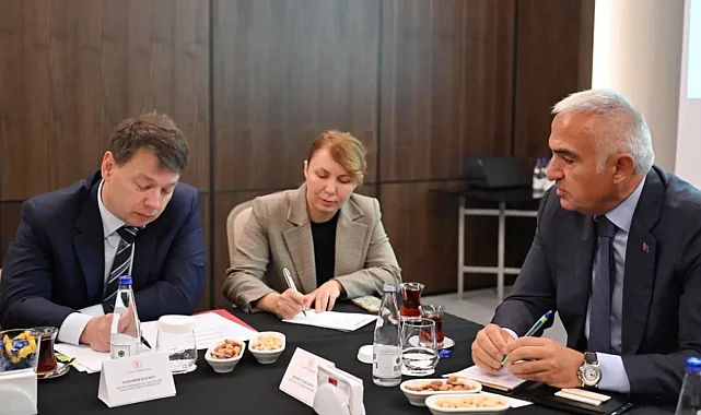 Bakan Ersoy'dan Türkiye-Rusya hava köprüsünü güçlendirme hamlesi