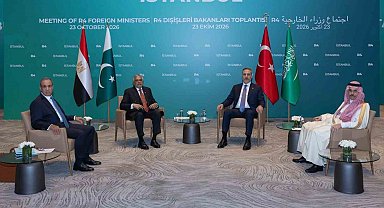 Bakan Fidan'ın ev sahipliğindeki R4 toplantısında aile fotoğrafı