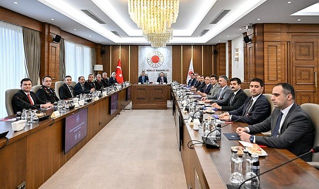 Bakan Gürlek, Bakan Çiftçi ile bir araya geldi