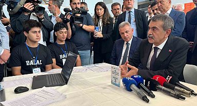 Bakan Tekin'den İzmir'de 'yaşanabilir çevre' vurgusu: "Gelecek kuşaklara karşı sorumluyuz"