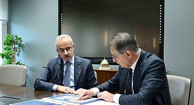 Bakan Uraloğlu, İzmir Büyükşehir Belediye Başkanı Tugay ile görüştü