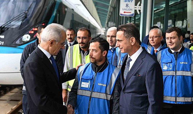 Bakan Uraloğlu: "Saatte 225 kilometre hızla hizmet verecek olan trenimizle saatte 250 kilometre hızı Ankara-Kırıkkale arasında denedik"