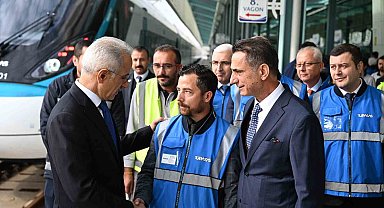 Bakan Uraloğlu: "Saatte 225 kilometre hızla hizmet verecek olan trenimizle saatte 250 kilometre hızı Ankara-Kırıkkale arasında denedik"