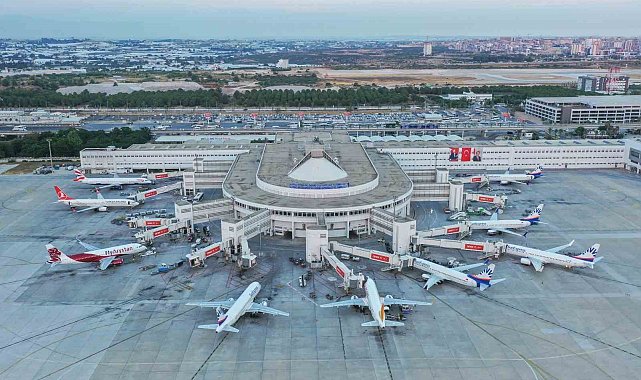 Bakan Uraloğlu: "Yılın ilk 9 ayında Türkiye nüfusunun 2 katından fazla yolcuya hizmet verdik"