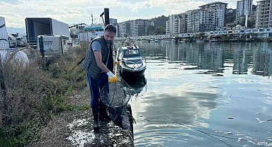 Balık çöplüğüne dönen liman temizlendi