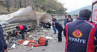 Balık yüklü kamyon devrildi: 1 ölü