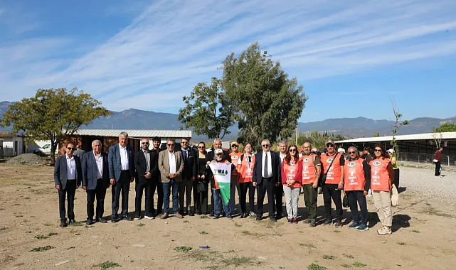 Balıkesi Edremit'te fidanlar toprakla buluştu