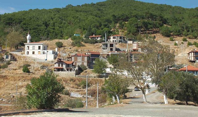 Balıkesir Edremit'te terkedilen Kavurmacılar köyü cazibe merkezi haline geldi