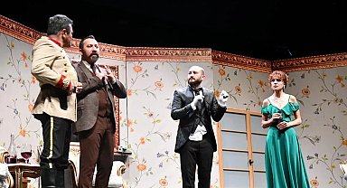 Balıkesir Şehir Tiyatrosu seyirciden tam not aldı