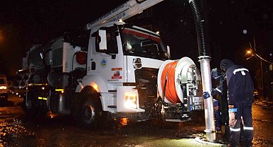 Balıkesir'de sağanak nedeniyle Büyükşehir Belediyesi ve BASKİ ekipleri 20 ilçede teyakkuzda