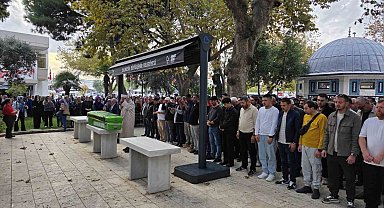 Bandırma'da kazada hayatını kaybeden motokurye son yolculuğuna uğurlandı