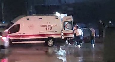 Bandırma'da kontrolden çıkan otomobil refüje çarpıp karşı şeride geçti: 1 yaralı