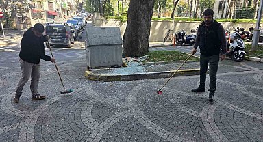 Bandırma'da tadilat atıkları yola savruldu, duşakabin camları tuzla buz oldu