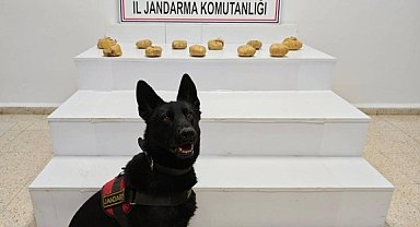 Başkale'de çuvalda 11 kilo 958 gram toz esrar ele geçirildi