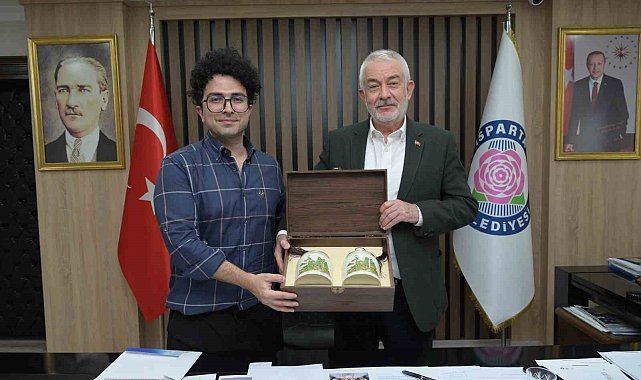 Başkan Başdeğirmen'in tanıtım desteği Isparta gülünü Çin'e taşıdı