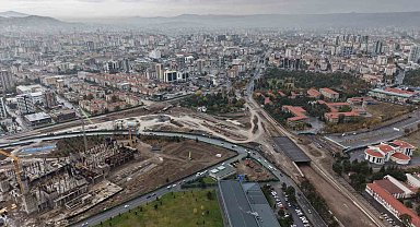 Başkan Büyükkılıç Kartal Katlı Kavşağı'nda son durumu yerinde inceledi: "Burada yatıp, burada kalkacağız"