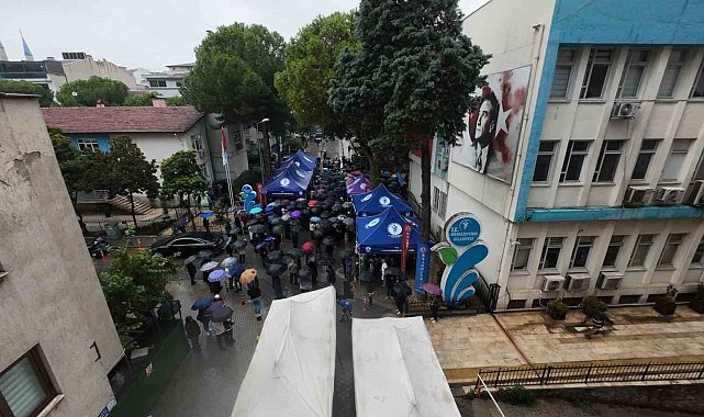 Başkan Doğan'ın destekçileri sağanak yağışa aldırmadı
