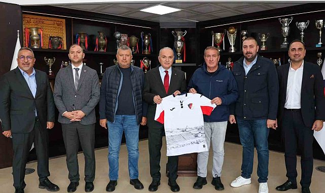 Başkan Özlü futbolculara bir araya geldi