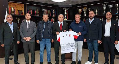 Başkan Özlü futbolculara bir araya geldi