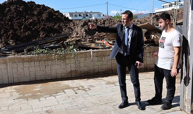 Başkan Özlü'den selzede esnafa destek