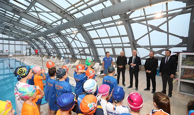 Başkan Taban İnegöl Belediyespor'un yüzme sporcularıyla buluştu