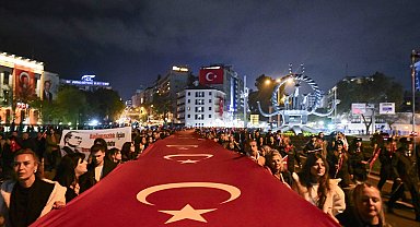 Başkentliler meşalelerle 2. Meclis'e yürüdü