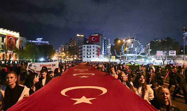 Başkentliler meşalelerle 2. Meclis'e yürüdü