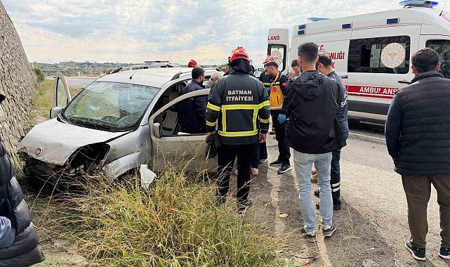 Batman'da araç duvara çarptı: 2 yaralı