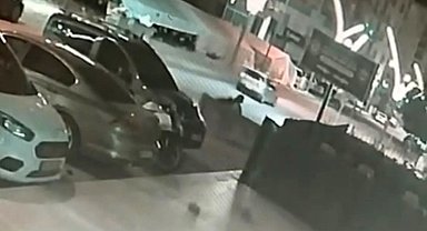 Batman'da evine giden kadına kapkaç kamerada