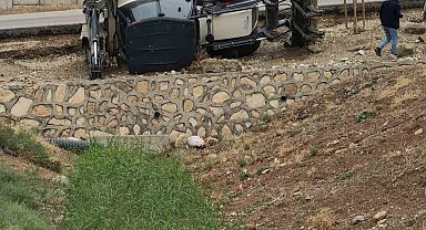 Batman'da kontrolden çıkan iş makinesi devrildi: 1 yaralı