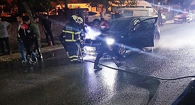 Batman'da seyir halindeki otomobil alev aldı