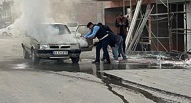 Battalgazi'de yangın çıkan araca zabıta ekipleri müdahale etti