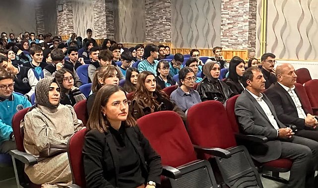 Bayburt Fen Lisesinde Erasmus+ ve eTwinning fırsatları tanıtıldı