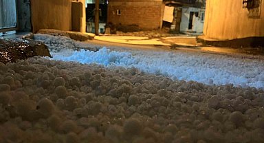 Bayburt'ta fındık büyüklüğünde dolu etkili oldu
