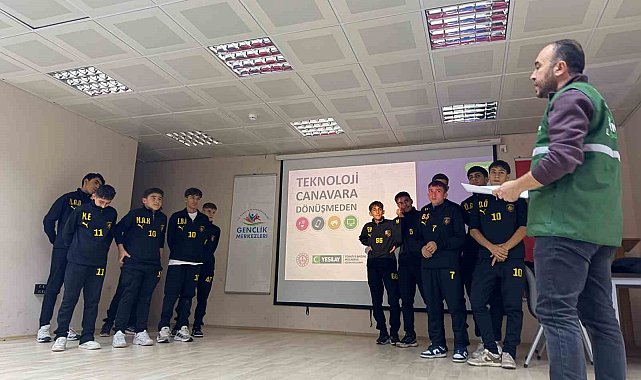 Bayburt'ta genç futbolculara bağımlılıkla mücadele eğitimi verildi